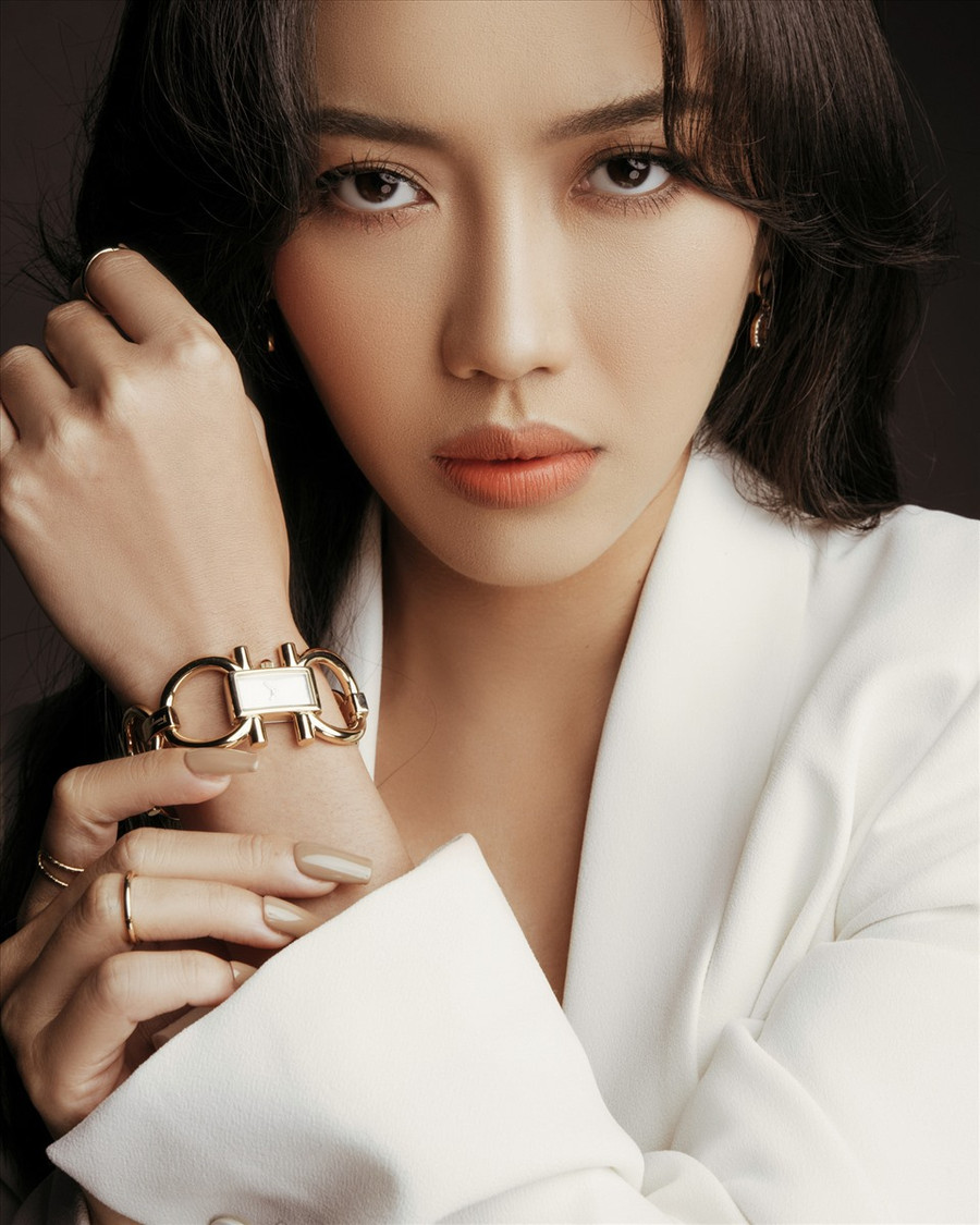 Diệu Nhi tiết lộ so với Linh Đan, tính cách của cô trẻ con và tích cực hơn rất nhiều. Bởi vậy cô dành nhiều thời gian để phân tích tâm lý nhân vật và trao đổi với ê kíp để tìm ra hướng đi cho mình. Ảnh: NSCC.