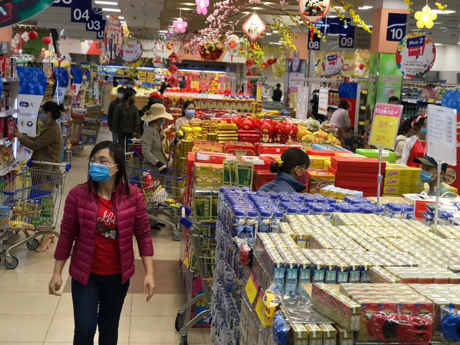 14. Theo Sở Công thương Gia Lai, nhằm đảm bảo nguồn hàng phục vụ Tết Nguyên đán Tân Sửu 2021, các doanh nghiệp đầu mối lớn đã có kế hoạch phối hợp với các đơn vị sản xuất, nhà cung cấp chuẩn bị kế hoạch tăng cường lượng hàng hóa thiết yếu nhằm chủ động nguồn cung dự trữ, điều tiết giá hàng hóa, góp phần bình ổn thị trường. Tổng giá trị hàng hoá dự trữ đạt 15.680 tỷ đồng.