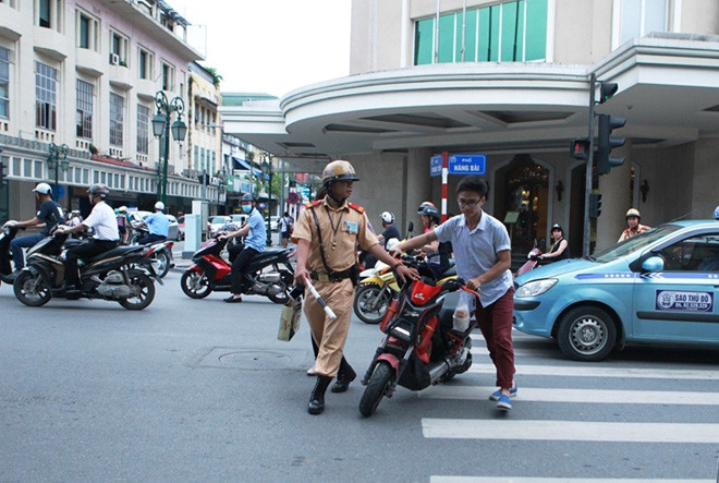  Xe máy điện sẽ phải mua bảo hiểm trách nhiệm dân sự bắt buộc - Ảnh minh hoạ