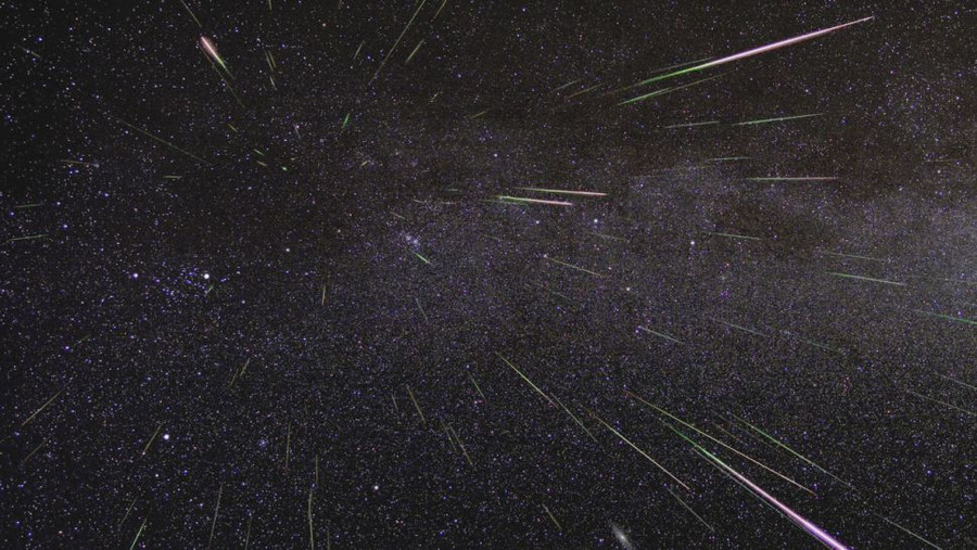  Trận mưa sao băng Perseid được chụp vào tháng 8-2009. Ảnh: NASA / JPL.