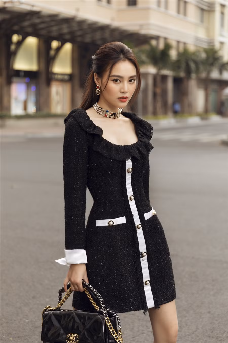 Sau đó, Ninh Dương Lan Ngọc tiếp tục ghi dấu khi đóng 2 phần của 