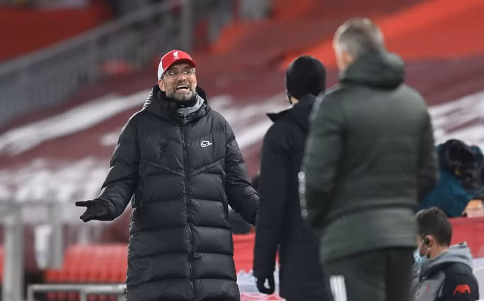 HLV Jurgen Klopp đôi co với đồng nghiệp Solskjaer của Man United