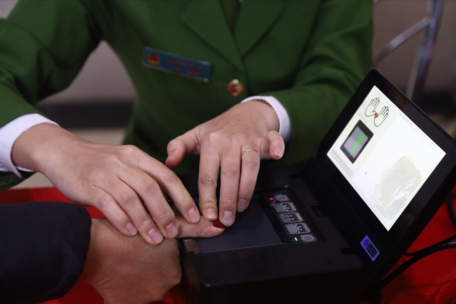 Hà Nội thực hiện cấp căn cước công dân gắn chip điện tử cho khoảng 2,5 triệu người trên địa bàn thành phố, tới ngày 1.7.2021. Ảnh: V.Dũng. Hà Nội thực hiện cấp căn cước công dân gắn chip điện tử cho khoảng 2,5 triệu người trên địa bàn thành phố, tới ngày 1.7.2021. Ảnh: V.Dũng.