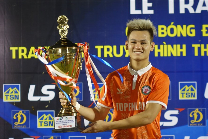 Những tân binh như hậu vệ Hồ Tấn Tài đã thích ứng nhanh với đội Bình Định, trước thềm V.League 2021. Ảnh: Nguyễn Đăng.