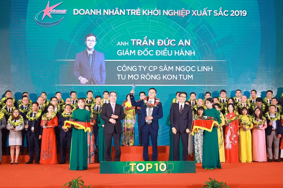 Từ một chàng giảng viên Trần Đức An đã vinh dự là gương mặt tiêu biểu trong Top 10 Doanh nhân trẻ khởi nghiệp xuất sắc, do Trung ương Hội Doanh nhân trẻ Việt Nam tổ chức.