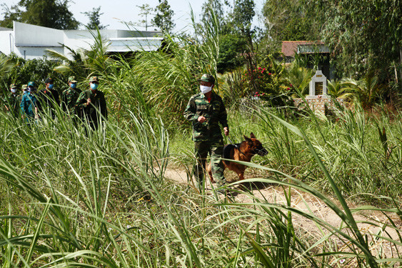 Trên tuyến biên giới 7,1 km, các chiến sĩ Đồn Biên phòng cửa khẩu quốc tế Thường Phước ngày đêm canh phòng nghiêm ngặt .Ảnh: TRƯỜNG SƠN