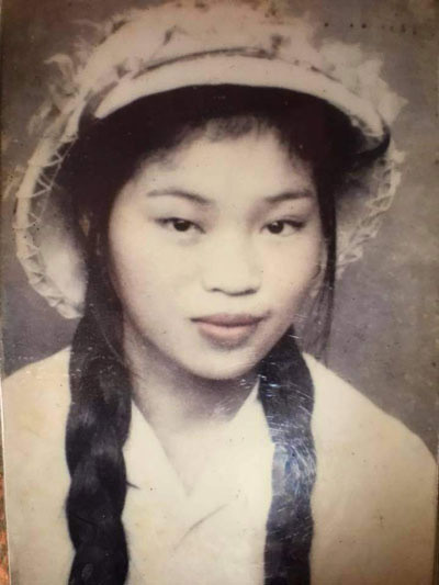 Mẹ tôi khi chưa lấy chồng. (Ảnh do tác giả cung cấp) Mẹ tôi khi chưa lấy chồng. (Ảnh do tác giả cung cấp)