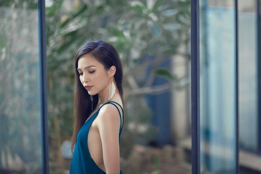 Trong dịp này, cô cũng bất ngờ nói về quan điểm tình yêu của mình. Hiền Thục nói cô là người phụ nữ yêu hết mình với 100% những gì đang có, đặt hết tâm trí vào tình yêu đó. Cũng vui buồn, mơ mộng, hy sinh và ghen. 