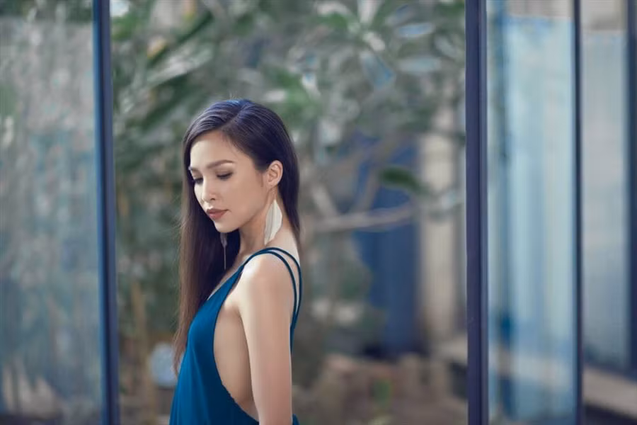 Trong dịp này, cô cũng bất ngờ nói về quan điểm tình yêu của mình. Hiền Thục nói cô là người phụ nữ yêu hết mình với 100% những gì đang có, đặt hết tâm trí vào tình yêu đó. Cũng vui buồn, mơ mộng, hy sinh và ghen. 