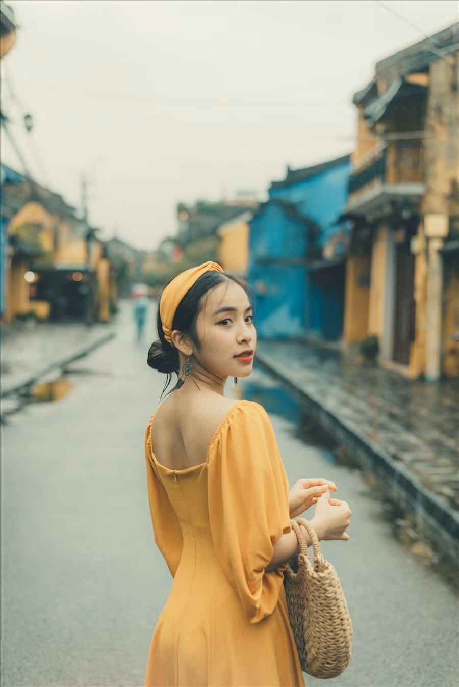 Để làm mới hình ảnh của mình, Trần Vân cũng thường xuyên thay đổi, thử sức nhiều phong cách khác nhau. Trong bộ ảnh mới nhất, nữ diễn viên trẻ trông vô cùng nữ tính, nhẹ nhàng và ngọt ngào. Ảnh: NSCC.