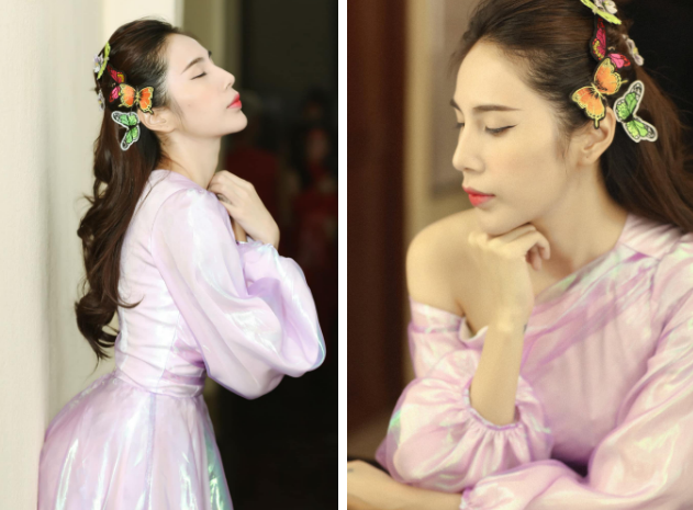 Kết hợp với bộ trang phục này, nữ ca sĩ gây ấn tượng với phần tóc được trang trí bởi những cánh bướm màu sắc nổi bật. Thân hình quyến rũ và phong cách thời trang của Thủy Tiên được người hâm mộ khen ngợi xinh đẹp tựa nữ thần.