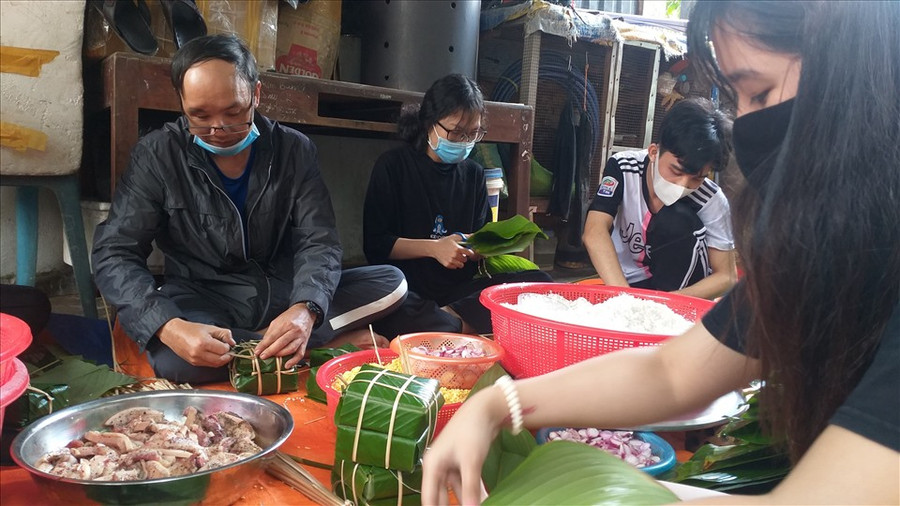 Dự kiến gần 70 suất quà sẽ được gửi tặng người lao động nghèo. Ảnh: TT Dự kiến gần 70 suất quà sẽ được gửi tặng người lao động nghèo. Ảnh: TT