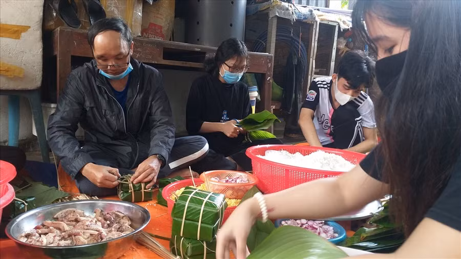 Dự kiến gần 70 suất quà sẽ được gửi tặng người lao động nghèo. Ảnh: TT Dự kiến gần 70 suất quà sẽ được gửi tặng người lao động nghèo. Ảnh: TT