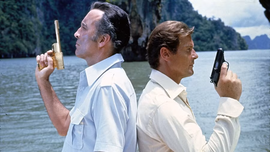 Khẩu súng vàng trong bộ phim về điệp viên James Bond năm 1974.