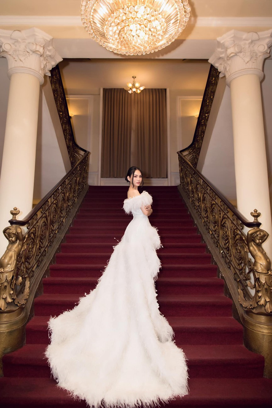 Huỳnh Nguyễn Mai Phương hiện đang là sinh viên năm cuối Đại học Đồng Nai. Cô mong muốn bản thân sẽ có cơ hội tiến sâu ở showbiz sau khi hoàn thành việc học ở trường.