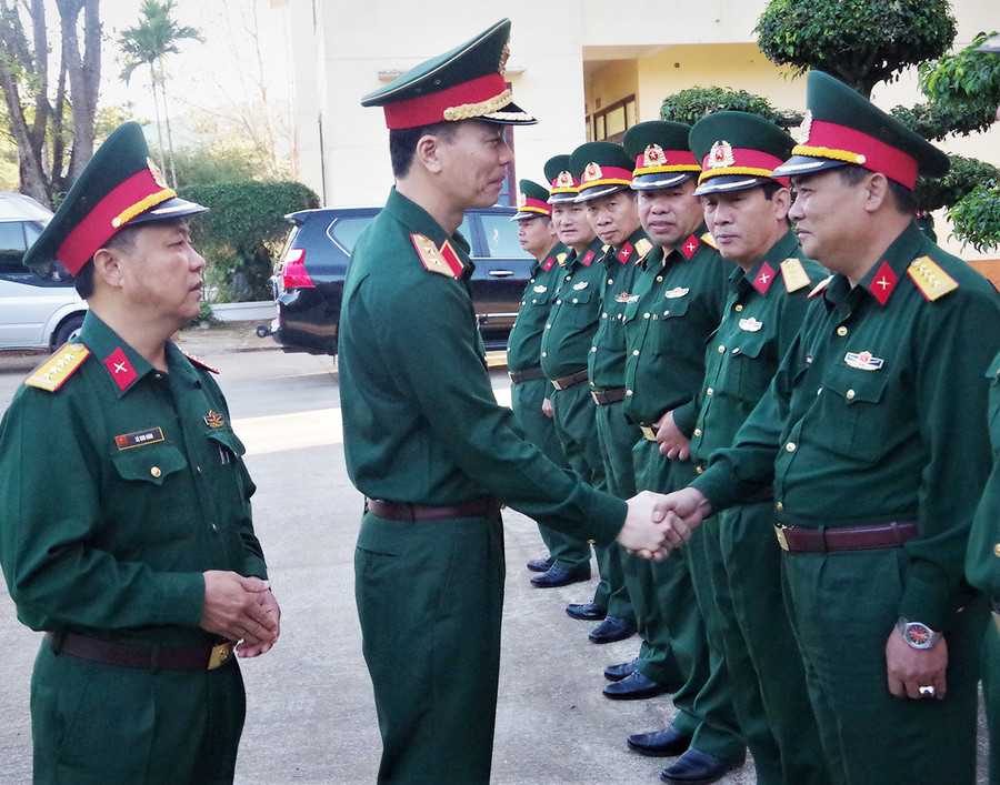 Trung tướng Nguyễn Trọng Bình-Phó Tổng Tham mưu trưởng Quân đội nhân dân Việt Nam, kiểm tra tại Bộ Chỉ huy Quân sự tỉnh Gia Lai. Ảnh: Huy Bắc  Trung tướng Nguyễn Trọng Bình-Phó Tổng Tham mưu trưởng Quân đội nhân dân Việt Nam, kiểm tra tại Bộ Chỉ huy Quân sự tỉnh Gia Lai. Ảnh: Huy Bắc
