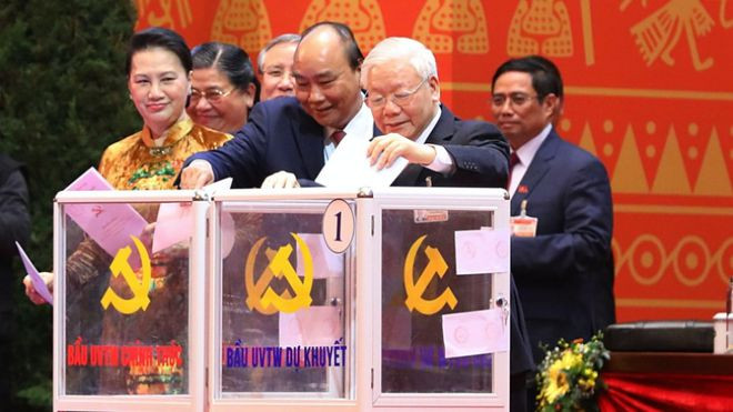  Lãnh đạo Đảng và Nhà nước bỏ phiếu bầu Ban Chấp hành T.Ư khoá XIII ngày 30.1 - Ảnh Đậu Tiến Đạt