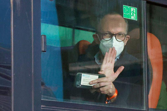 Ông Peter Ben Embarek dẫn đầu nhóm chuyên gia tới TP Vũ Hán ngày 14-1. Ảnh: Reuters  Ông Peter Ben Embarek dẫn đầu nhóm chuyên gia tới TP Vũ Hán ngày 14-1. Ảnh: Reuters