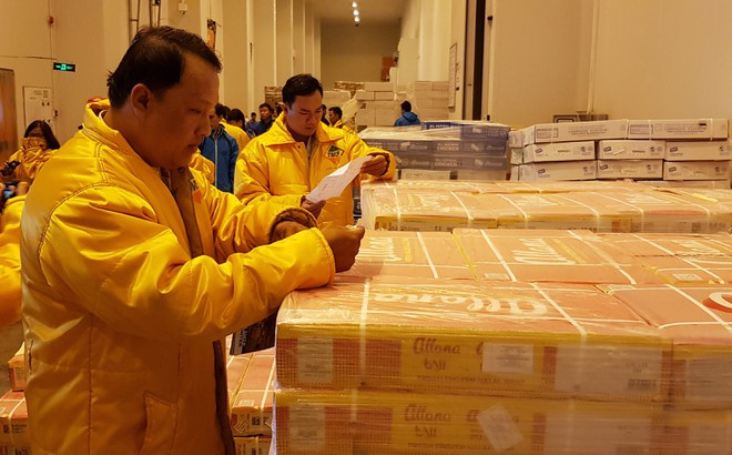  Kiểm tra ATTP ở một kho lạnh- ẢNH: DUY TÍNH