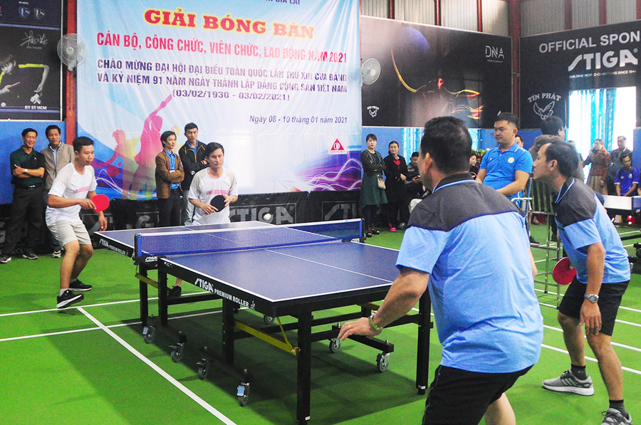 Sau lễ khai mạc đã diễn ra các trận đấu đầu tiên nội dung đôi nam. Ảnh: Thiên Di Sau lễ khai đã diễn ra các trận đấu đầu tiên nội dung đôi nam. Ảnh: Thiên Di