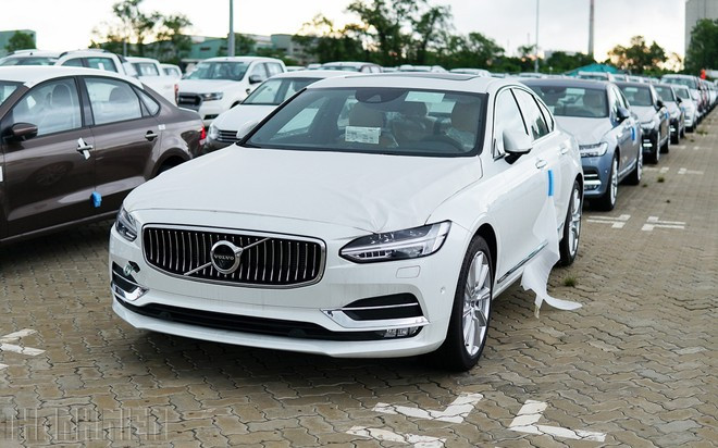 Bắt đầu từ ngày 1.1.2021 các dòng xe xuất xứ từ EU sẽ được áp dụng mức thuế nhập khẩu mới từ 60,5 - 63,8% tùy theo dung tích xi-lanh. ẢNH: ĐOÀN THANH