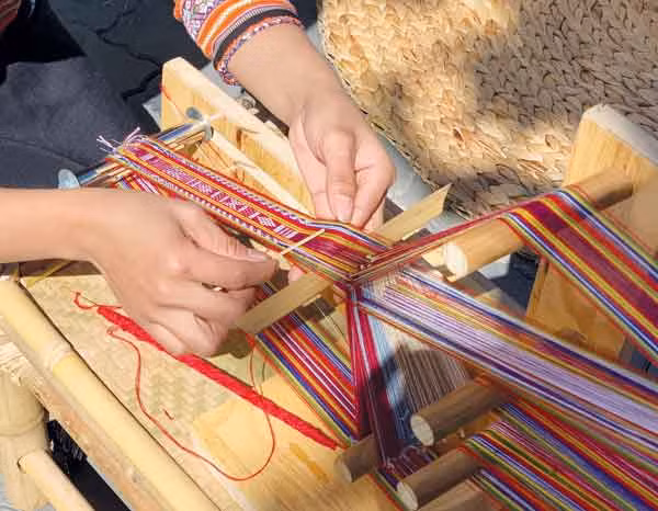 Hoa văn là điểm nhấn đặc biệt trên mỗi sản phẩm của Thông Bahnar Brocade. Ảnh: Phương Linh