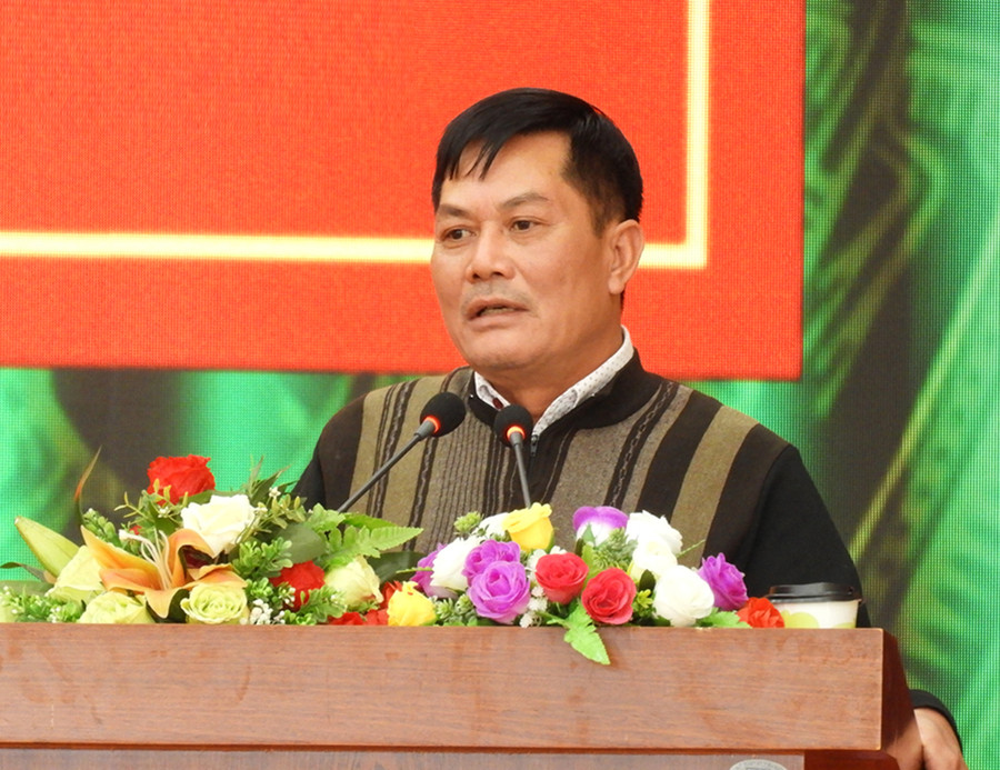 Bí thư Huyện ủy Nguyễn Hữu Thọ phổ biến các chuyên đề tại hội nghị. Ảnh: Thanh Nhật  Bí thư Huyện ủy Nguyễn Hữu Thọ phổ biến các chuyên đề tại hội nghị. Ảnh: Thanh Nhật