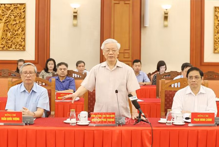  Tổng Bí thư, Chủ tịch nước Nguyễn Phú Trọng-Trưởng Tiểu ban Văn kiện Đại hội XIII của Đảng phát biểu tại Hội nghị lấy ý kiến các đồng chí nguyên lãnh đạo Đảng và Nhà nước góp ý dự thảo Báo cáo chính trị và dự thảo Báo cáo 10 năm thực hiện Cương lĩnh 2011. Ảnh: TTXVN