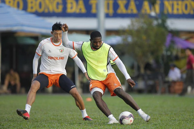 Bình Định phải tập luyện ở sân huyện An Nhơn. Ảnh: BÌNH ĐỊNH FC