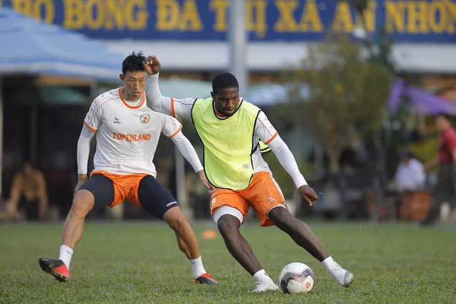 Bình Định phải tập luyện ở sân huyện An Nhơn. Ảnh: BÌNH ĐỊNH FC