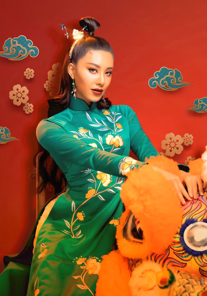 Dù nhiều lần vướng nghi án dao kéo nhưng Á hậu Hoàn vũ Việt Nam 2019 vẫn bình thản trước mọi đồn đoán. Cô chia sẻ mình là người rất biết cách yêu quý vẻ đẹp của bản thân, muốn truyền cảm hứng đẹp lên mỗi ngày đến người hâm mộ nên sẽ không ngừng hoàn thiện ẢNH: DI DƯƠNG