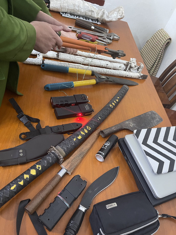 Tang vật liên quan tới hành vi trộm cắp tài sản công an thu giữ ở nhà Cừ Tang vật liên quan tới hành vi trộm cắp tài sản công an thu giữ ở nhà Cừ