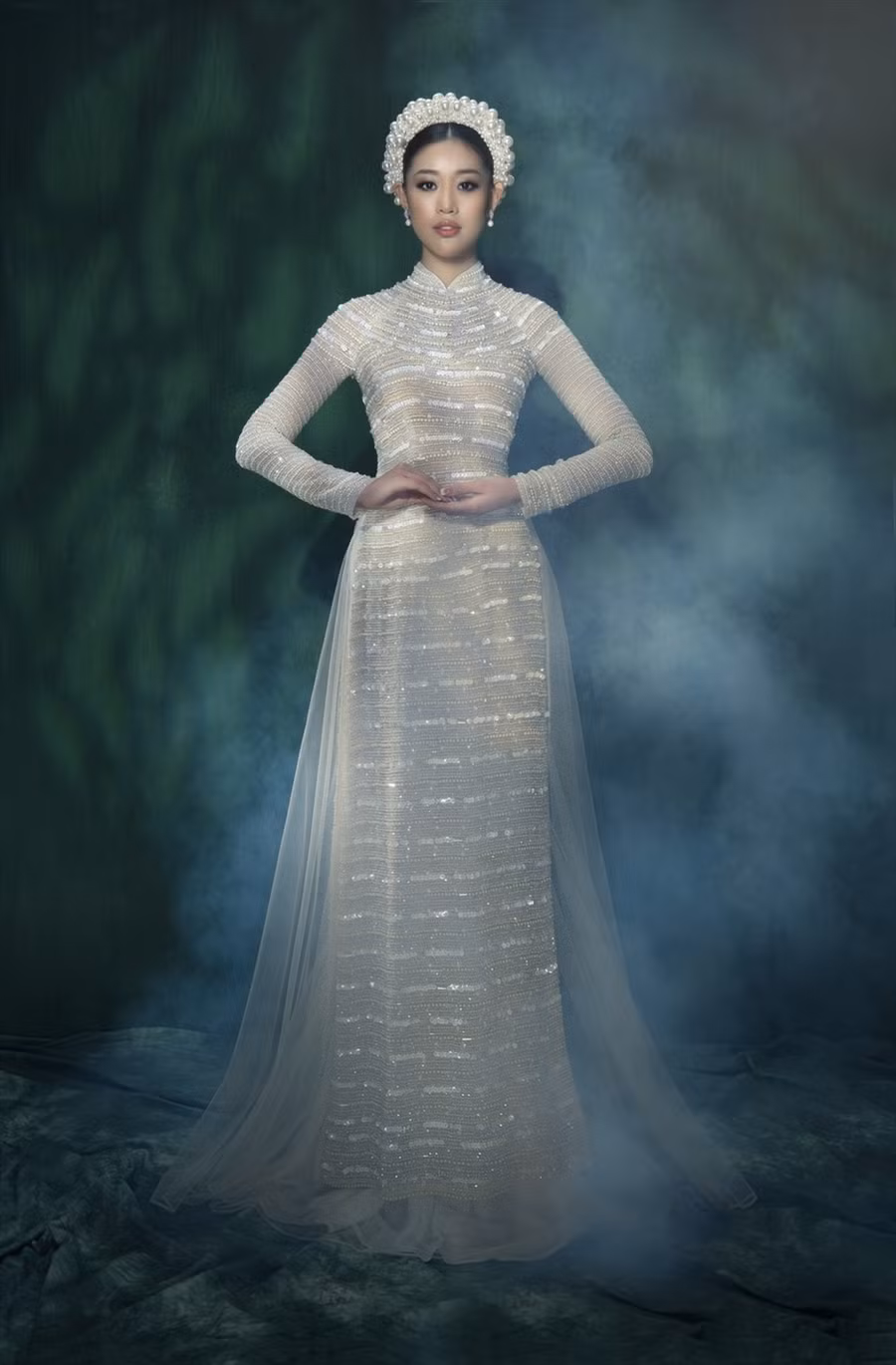 Thông qua các thiết kế lần này, Khánh Vân bày tỏ mong muốn được mang áo dài đến gần với mọi người hơn.