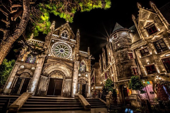 Khi nào thì Bà Nà Hills có thể sôi động thâu đêm?