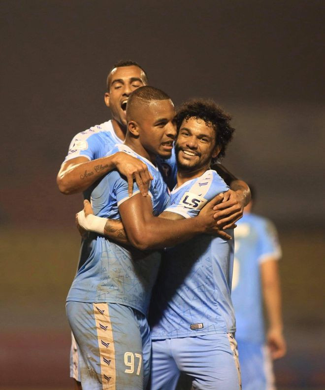 Rodrigo (bìa trái) đã nổ súng tại mùa giải năm nay ẢNH: MINH TÚ