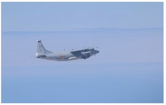 Một máy bay quân sự Trung Quốc thường bay vào vùng nhận dạng phòng không của Đài Loan - Ảnh chụp màn hình MND