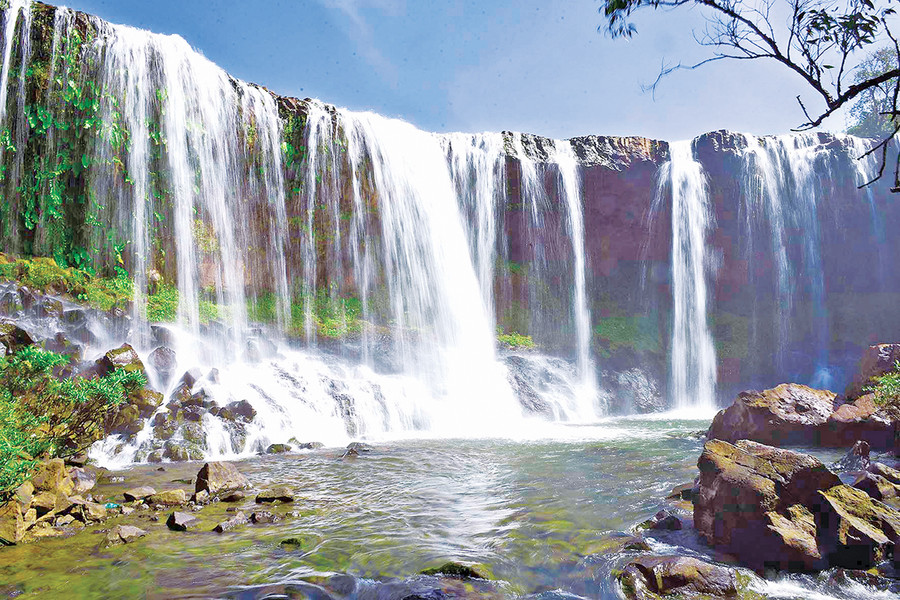 Thác Mơ-điểm du lịch thơ mộng của huyện. Ảnh: Lê Nam Thác Mơ-điểm du lịch thơ mộng của huyện. Ảnh: Lê Nam