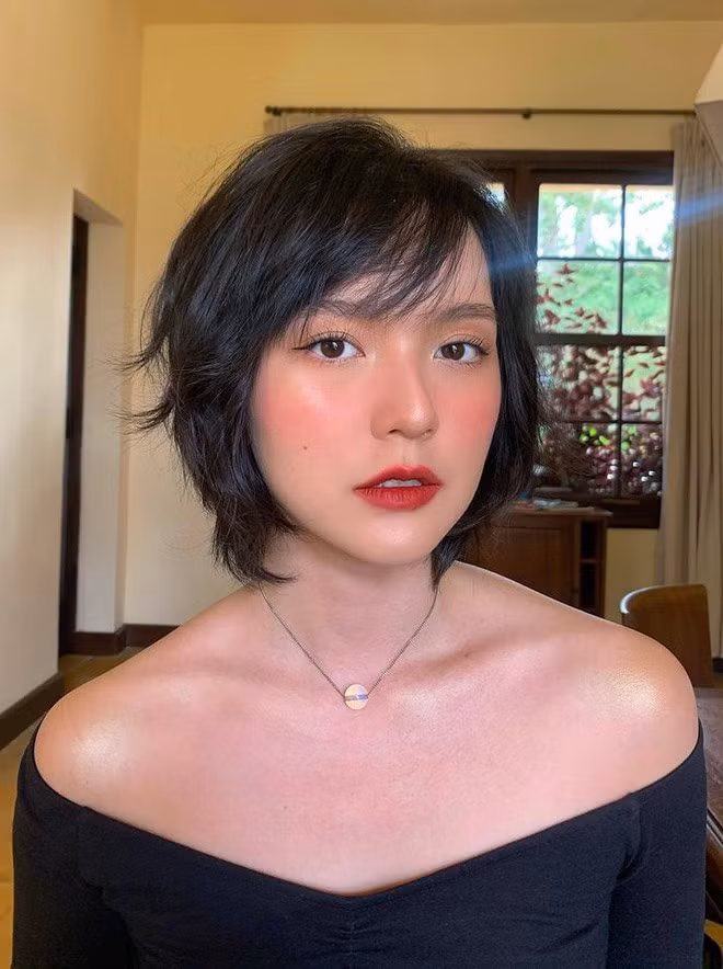 Hải Tú tên thật là Lê Quang Hải Tú, sinh năm 1997, là một người mẫu ảnh được yêu thích nhờ nhan sắc mong manh và thần thái lạnh lùng, quyến rũ. Ảnh: NV.