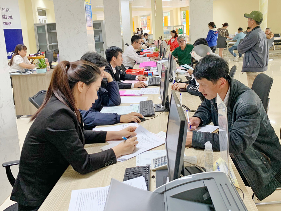 Đẩy mạnh cải cách hành chính để giảm gánh nặng ngân sách và chi phí của người dân. Ảnh: Phương Linh Đẩy mạnh cải cách hành chính để giảm gánh nặng ngân sách và chi phí của người dân. Ảnh: Phương Linh