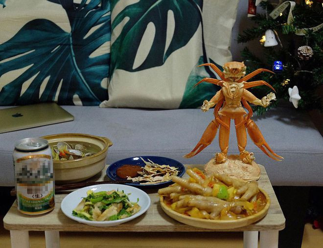 Siêu nhân cua tạo thích thú nhiều người. Ảnh: NVCC