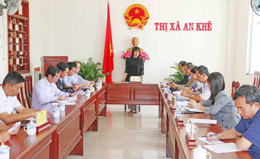 Quang cảnh buổi làm việc tại UBND thị xã An Khê