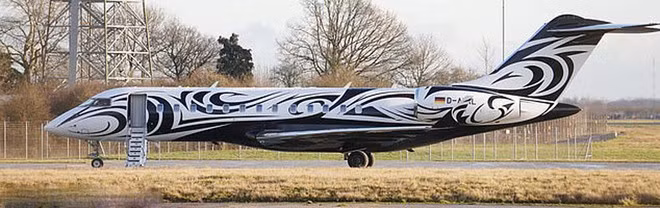 Chiếc máy bay Bombardier Learjet đậu tại sân bay Stansted ở London - Ảnh chụp màn hình Daily Mail