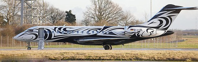 Chiếc máy bay Bombardier Learjet đậu tại sân bay Stansted ở London - Ảnh chụp màn hình Daily Mail