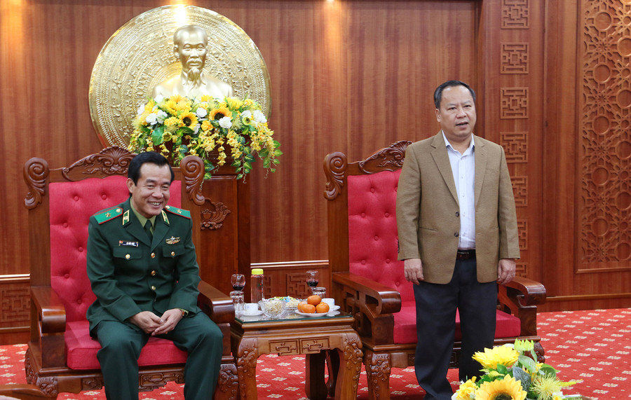 Phó Bí thư Thường trực Tỉnh ủy Châu Ngọc Tuấn thông tin một số nét nổi bật của tỉnh Gia Lai trong năm qua với đoàn công tác. Ảnh: Quang Tấn Phó Bí thư Thường trực Tỉnh ủy Châu Ngọc Tuấn thông tin một số nét nổi bật của tỉnh Gia Lai trong năm qua với đoàn công tác. Ảnh: Quang Tấn