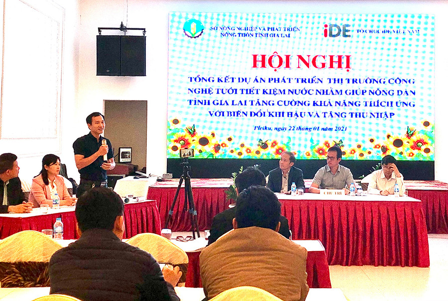 Quang cảnh hội nghị. Ảnh: Lê Nam  Quang cảnh hội nghị tổng kết dự án phát triển thị trường công nghệ tưới tiết kiệm nước. Ảnh: Lê Nam
