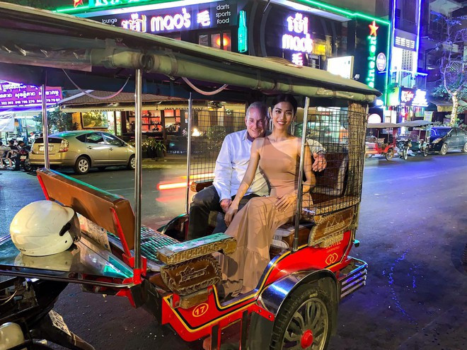 Năm 2019, Cổ Ngân cho biết cô đi nước ngoài cùng Wynn nhiều hơn thời gian ở Việt Nam Năm 2019, Cổ Ngân cho biết cô đi nước ngoài cùng Wynn nhiều hơn thời gian ở Việt Nam