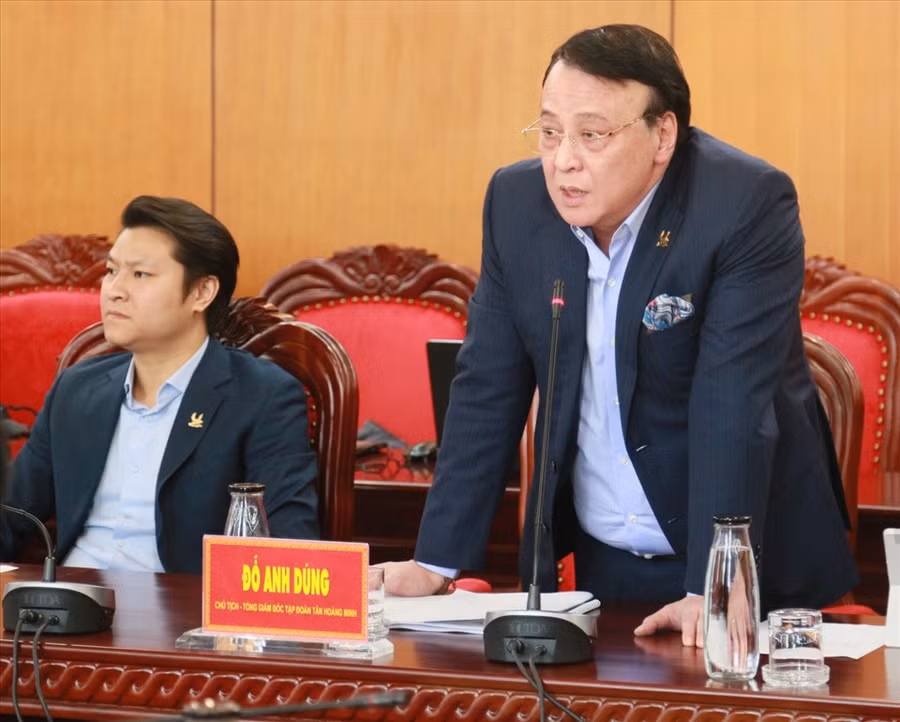 Lãnh đạo Tập đoàn Tân Hoàng Minh trình bày sơ bộ về dự án đầu tư vào Đắk Lắk. Ảnh: Bảo Trung