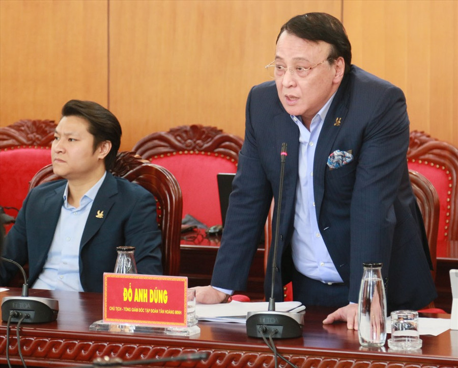 Lãnh đạo Tập đoàn Tân Hoàng Minh trình bày sơ bộ về dự án đầu tư vào Đắk Lắk. Ảnh: Bảo Trung Lãnh đạo Tập đoàn Tân Hoàng Minh trình bày sơ bộ về dự án đầu tư vào Đắk Lắk. Ảnh: Bảo Trung