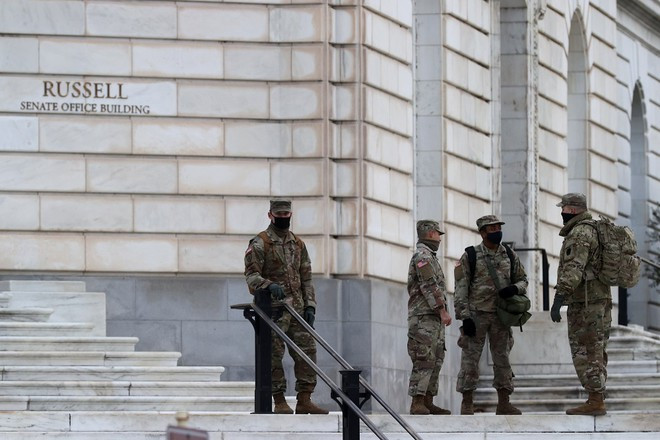 An ninh được thắt chặt ở khu vực xung quanh tòa nhà quốc hội Mỹ - Ảnh: Reuters