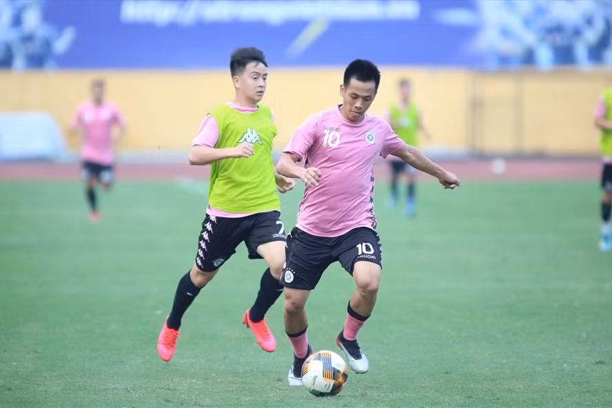 Văn Quyết có nhiều động lực để hướng đến mùa giải mới 2021. Ảnh: Đông Đông